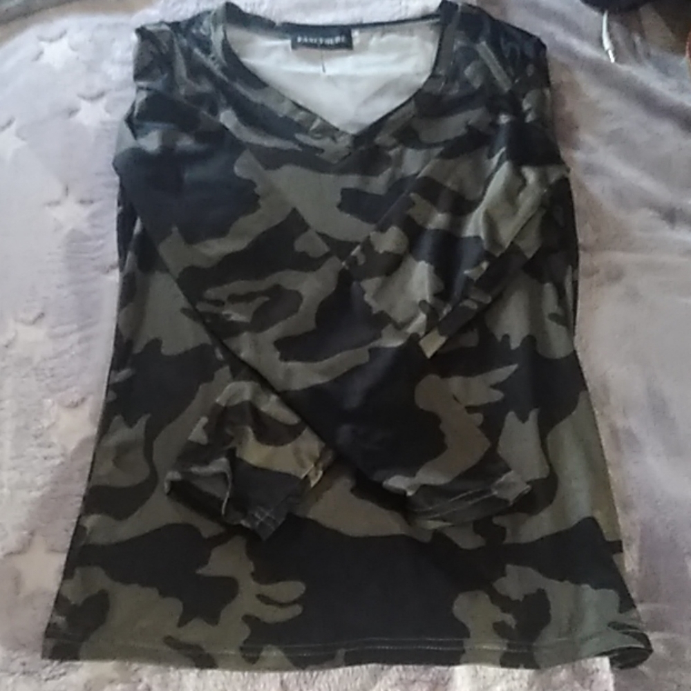 Long sleeve camouflage v-neck silky shirt